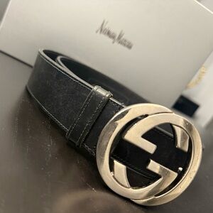 Authentic Women’s GUCCI
Interlocking G leather belt